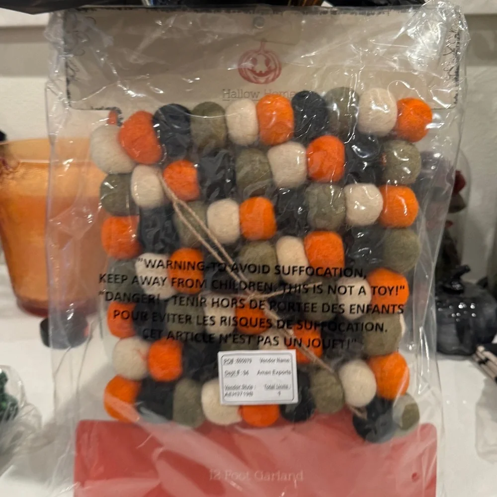 Pom‎ Pom garland
